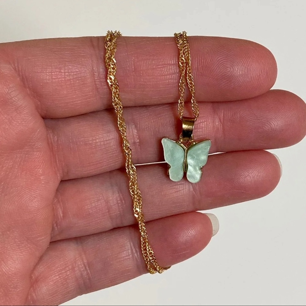 🔥3/$25🔥3 Piece Butterfly Charm Necklace Set - Picture 4 of 6
